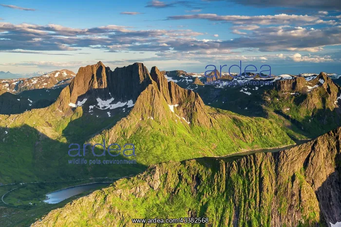 : Fjord and mountains, view of Breidtinden peak, S : Fjord and mountains, view of Breidtinden peak, S