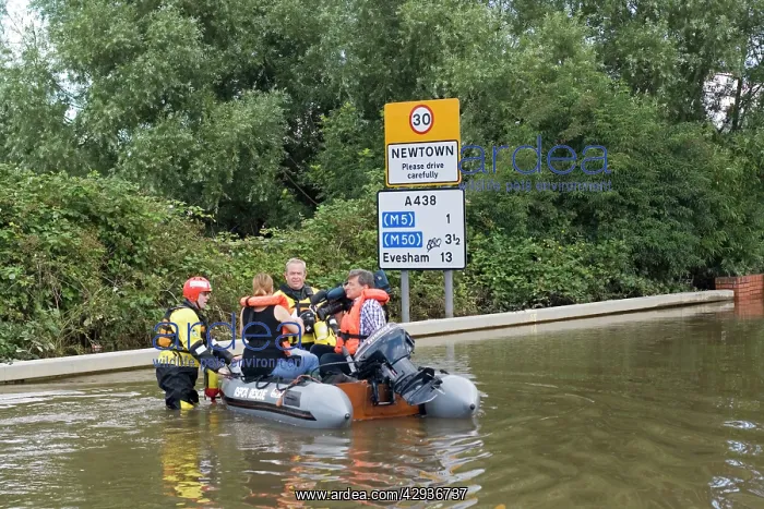 : Flooding - Rescue team with people in inflatable : Flooding - Rescue team with people in inflatable