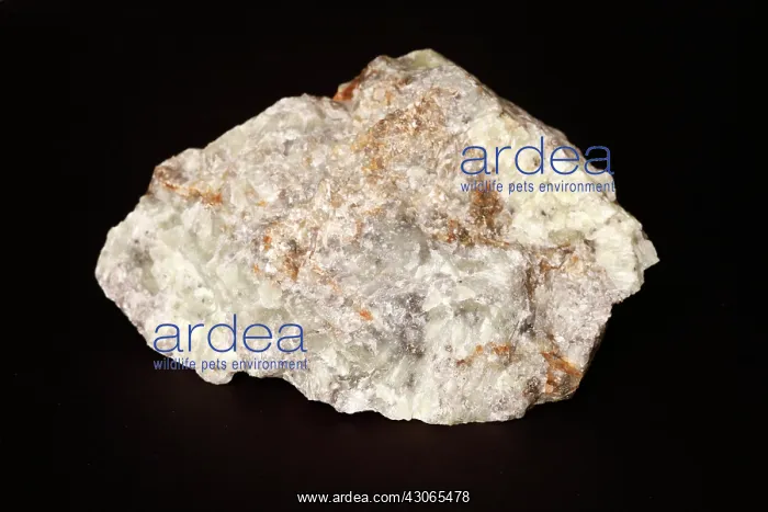 : Fluorescent Wernerite (Scapolite) : Fluorescent Wernerite (Scapolite)