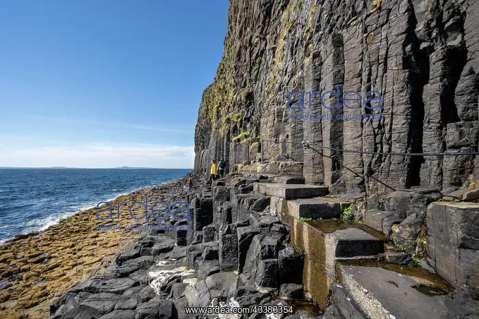 : Footpath with steps and safety rope along the ba : Footpath with steps and safety rope along the ba