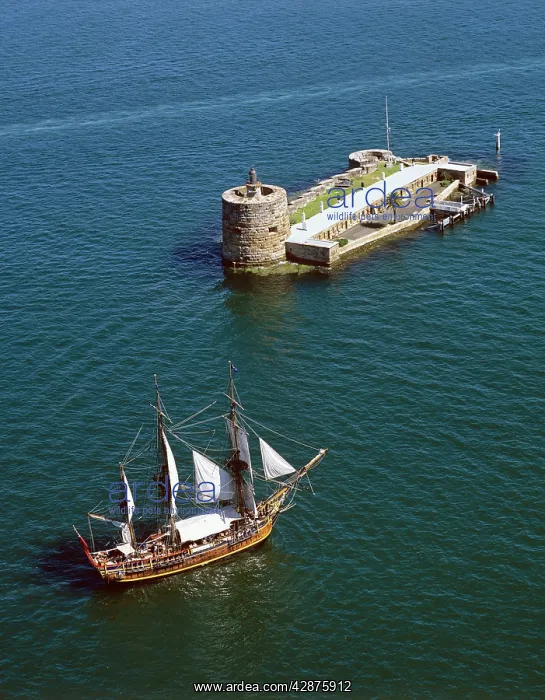 : Fort Denison (Pinchgut) aerial, with the 'BountyI : Fort Denison (Pinchgut) aerial, with the 'BountyI