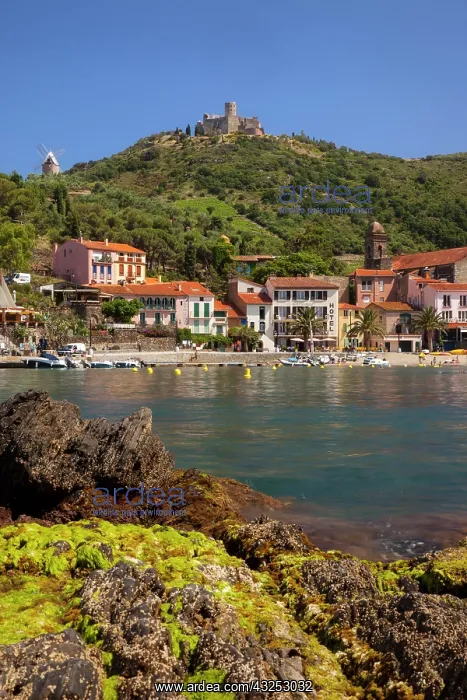 : Fort Saint Elme stands guard over the town : Fort Saint Elme stands guard over the town