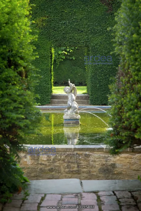 : Fountain in the gardens at Hidcote near Chipping : Fountain in the gardens at Hidcote near Chipping