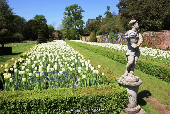 : The Fountain of Love at Cliveden Buckinghamshire England on : The Fountain of Love at Cliveden Buckinghamshire England on