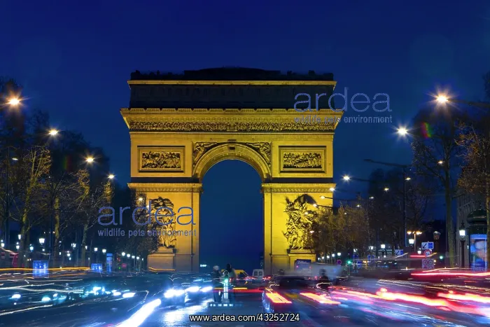 : France, Paris. The Arc de Triomphe and the : France, Paris. The Arc de Triomphe and the