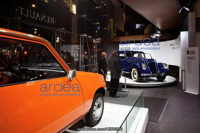 : France, Paris, Champs Elysees, Renault Automobile : France, Paris, Champs Elysees, Renault Automobile
