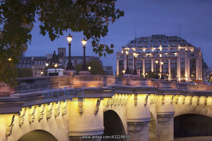 : France, Paris, Pont Neuf bridge and Samaritaine : France, Paris, Pont Neuf bridge and Samaritaine