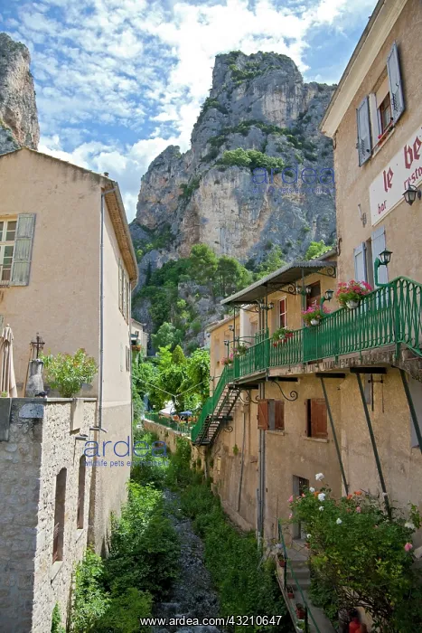 : France, Provence, Moustiers-Ste-Marie. Steep : France, Provence, Moustiers-Ste-Marie. Steep