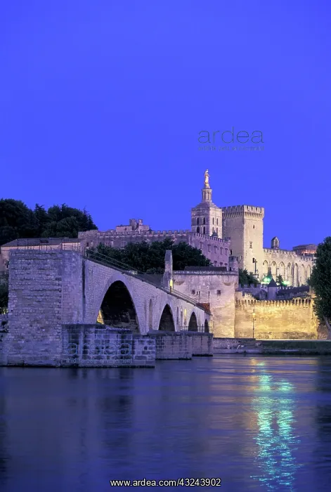 : France, Provence, Vaucluse, Avignon. Evening : France, Provence, Vaucluse, Avignon. Evening