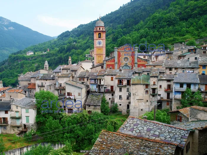  : France - village in Mercanour National park, Alpes