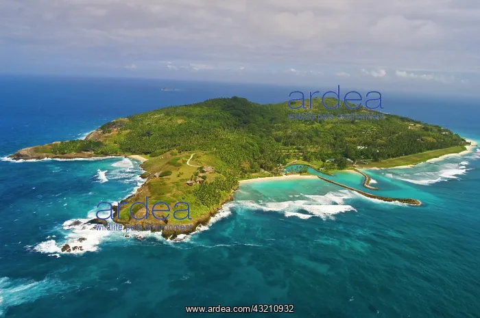 : Fregate Island in the Indian Ocean : Fregate Island in the Indian Ocean
