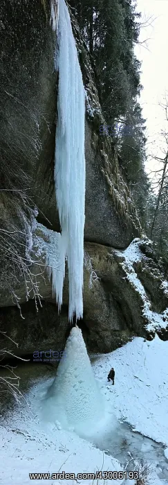  : Frozen Waterfall
