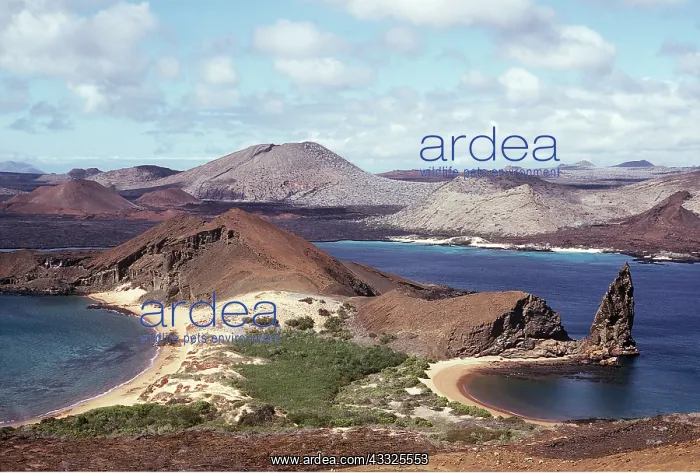 : GALAPAGOS - view of Pinnacle Rock : GALAPAGOS - view of Pinnacle Rock