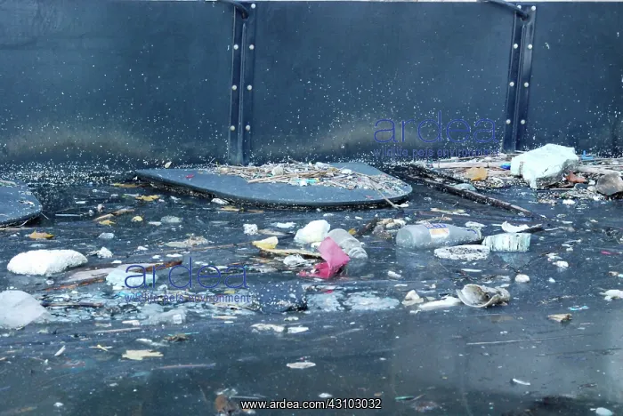 : Garbage Along Containment Boom, Newtown Creek, NYC : Garbage Along Containment Boom, Newtown Creek, NYC