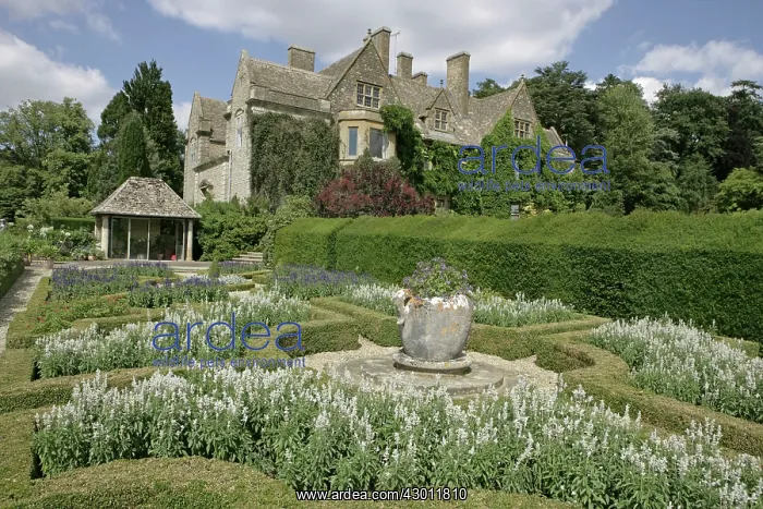: Gardens Abbotswood House, near Stow on the Wold : Gardens Abbotswood House, near Stow on the Wold