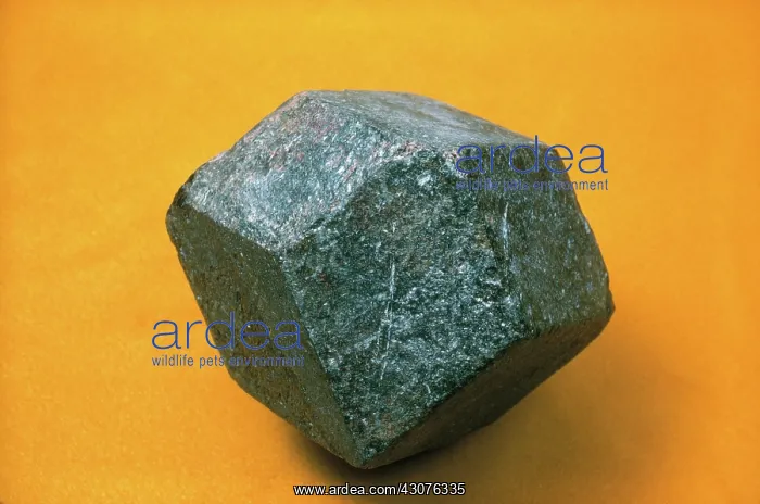 : Garnet Crystal : Garnet Crystal