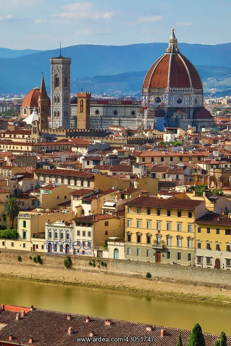  : General city skyline view and the Duomo, Florence, Italy