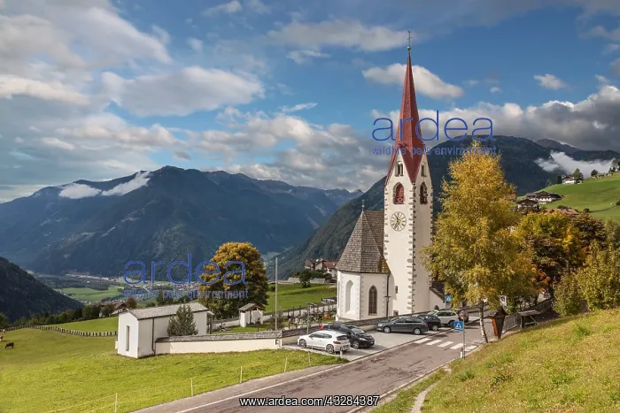  : Geografie, Italien, Kirche von Ahornach