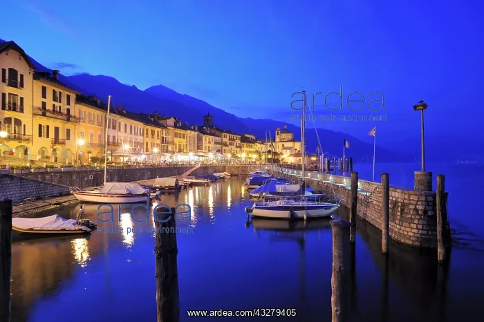 : Geografie, Italien, Piemont, Cannobio, Hafen, Wallfahrtskirc : Geografie, Italien, Piemont, Cannobio, Hafen, Wallfahrtskirc