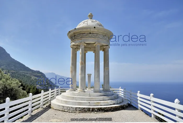  : Geografie, Spanien, Ionischer Tempel auf dem Landgut