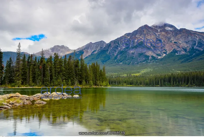 : geography / travel, Canada, Pyramid Lake, Pyramid : geography / travel, Canada, Pyramid Lake, Pyramid