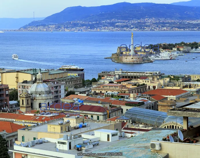 : geography / travel, Italy, Cityscape and strait : geography / travel, Italy, Cityscape and strait