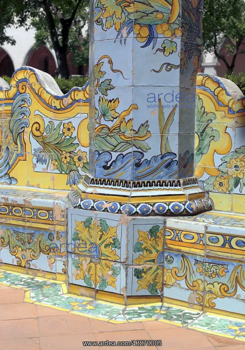 : geography / travel, Italy, Decorated pillar of majolica : geography / travel, Italy, Decorated pillar of majolica