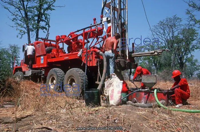 : Geosource drilling rig - looking for oil : Geosource drilling rig - looking for oil