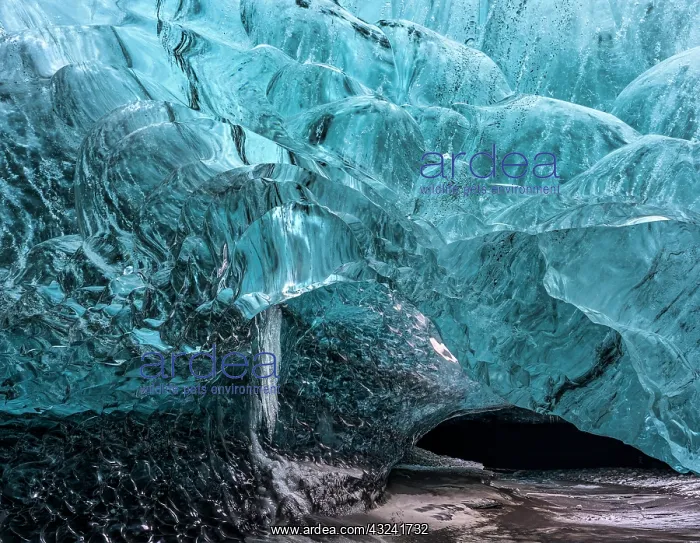 : Glacial cave in the Breidamerkurjoekull : Glacial cave in the Breidamerkurjoekull