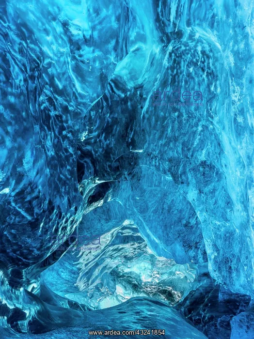  : Glacial cave in the Breidamerkurjoekull
