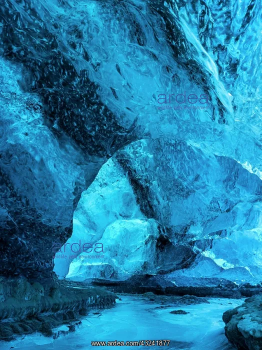 : Glacial cave in the Breidamerkurjoekull : Glacial cave in the Breidamerkurjoekull