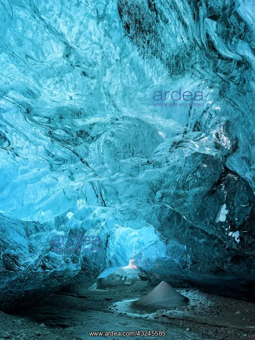 : Glacial cave in the Breidamerkurjoekull : Glacial cave in the Breidamerkurjoekull