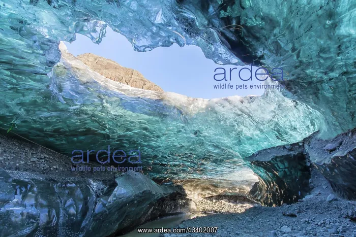 : Glacial cave in the Breidamerkurjoekull Glacier : Glacial cave in the Breidamerkurjoekull Glacier
