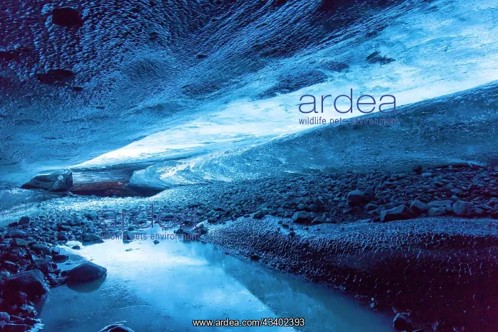 : Glacial cave in the Breidamerkurjoekull Glacier : Glacial cave in the Breidamerkurjoekull Glacier