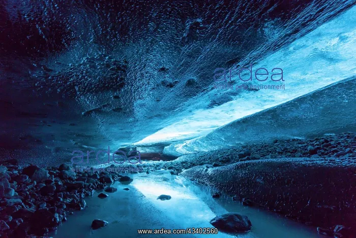 : Glacial cave in the Breidamerkurjoekull Glacier : Glacial cave in the Breidamerkurjoekull Glacier
