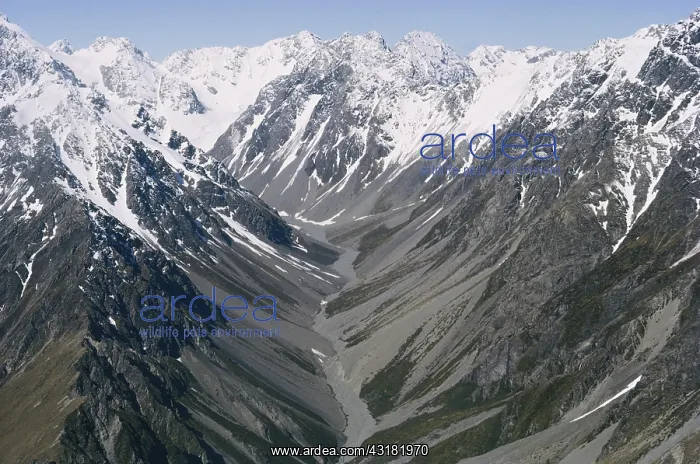 : Glaciated Valley in New Zealand : Glaciated Valley in New Zealand