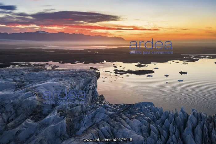: Glacier with Fjallsarlon glacier lagoon at sunrise : Glacier with Fjallsarlon glacier lagoon at sunrise