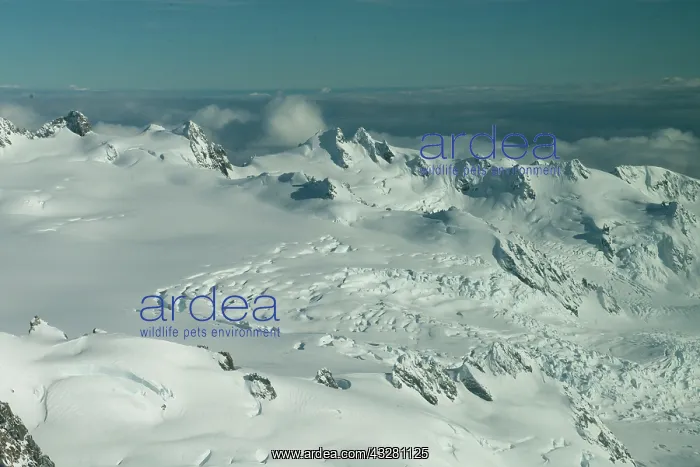 : Glacier and snow-capped mountains - snowplane flight : Glacier and snow-capped mountains - snowplane flight