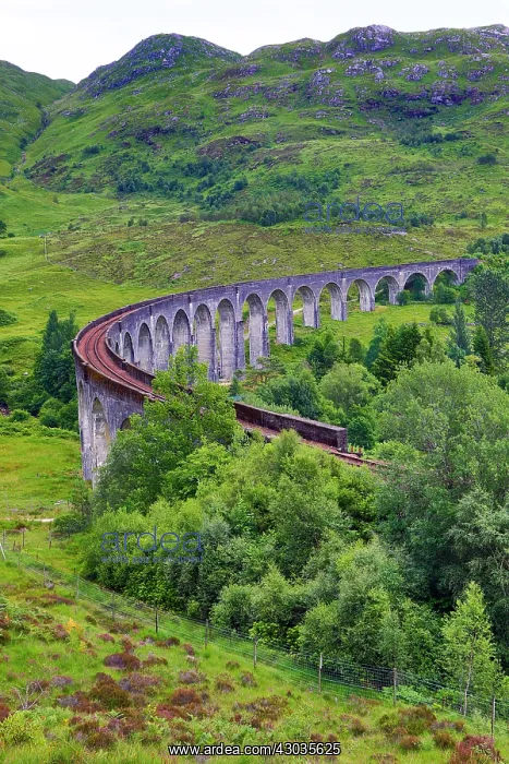  : Glenfinnan viaduct, railway viaduct for the West