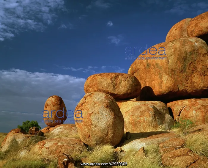 : Granite boulders in Karlwekarlwe Karlu Kalu.(Iround : Granite boulders in Karlwekarlwe Karlu Kalu.(Iround