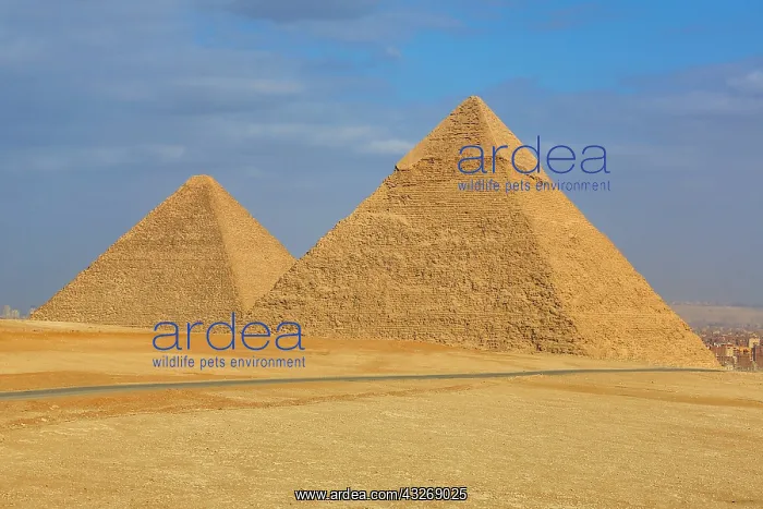 : The Great Pyramid of Khufu (or Cheops) and the Pyramid : The Great Pyramid of Khufu (or Cheops) and the Pyramid