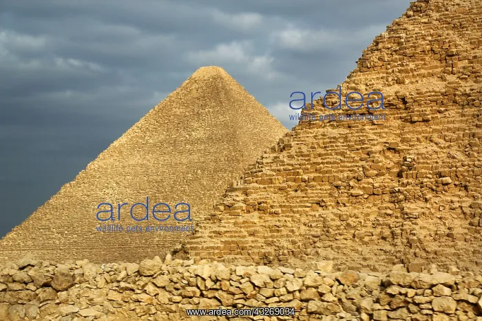: The Great Pyramid of Khufu (or Cheops) and the Pyramid : The Great Pyramid of Khufu (or Cheops) and the Pyramid