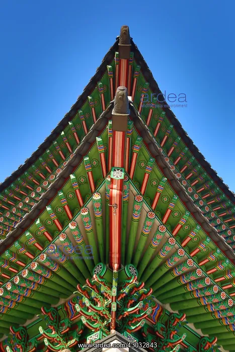 : Green wooden roof beams of the Gwanghwamun Gate : Green wooden roof beams of the Gwanghwamun Gate