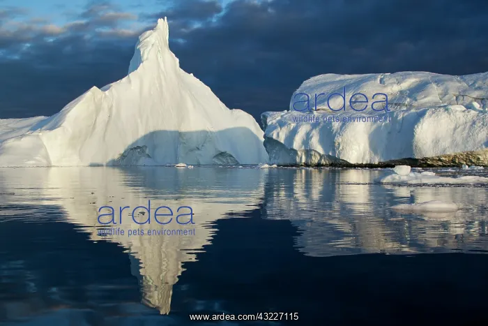  : Greenland, Ilulissat, Midnight sun lights