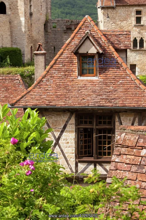 : Half-Timbered home in medieval Saint-Cirq-Lapopie : Half-Timbered home in medieval Saint-Cirq-Lapopie