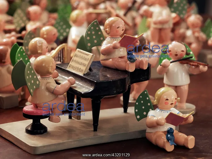 : Handmade wooden angels playing musical instruments : Handmade wooden angels playing musical instruments