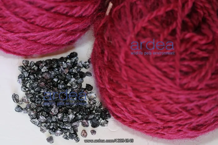  : Hank of Sheep wool dyed craftsmen Orbey France