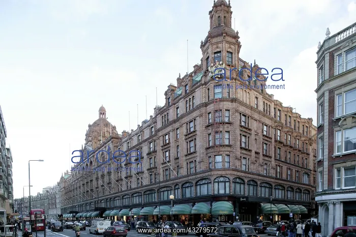 : Harrods department store, London, England, Great : Harrods department store, London, England, Great