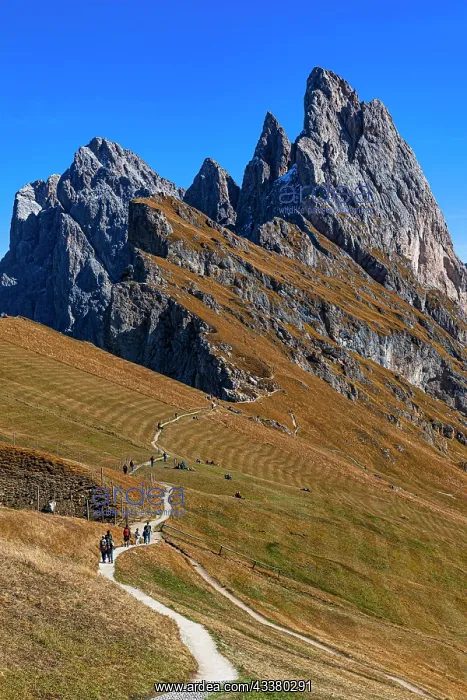 : Hiking trail to the Geisler Group with the Sas Rigais : Hiking trail to the Geisler Group with the Sas Rigais