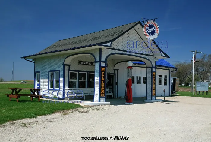 : Historic gas station and garage along historic Route : Historic gas station and garage along historic Route